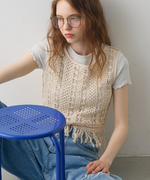 Crisp(クリスプ)の「flower crochet fringe tops / フラワークロシェフリンジトップス(ベスト・レディース・ナチュラル・FREE)」の1枚目の写真