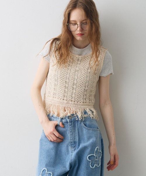 Crisp(クリスプ)の「flower crochet fringe tops / フラワークロシェフリンジトップス(ベスト・レディース・ナチュラル・FREE)」の2枚目の写真