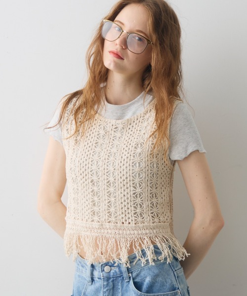 Crisp(クリスプ)の「flower crochet fringe tops / フラワークロシェフリンジトップス(ベスト・レディース・ナチュラル・FREE)」の3枚目の写真