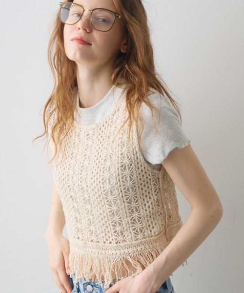 Crisp(クリスプ)の「flower crochet fringe tops / フラワークロシェフリンジトップス(ベスト・レディース・ナチュラル・FREE)」の4枚目の写真
