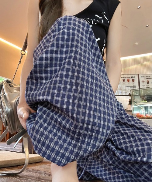 &soiree(アンドソワレ)の「チェック柄サッカーイージーワイドパンツ(その他パンツ・レディース・ベージュ/ネイビー/サックスブルー・X-LARGE/LARGE/MEDIUM/SMALL)」の5枚目の写真
