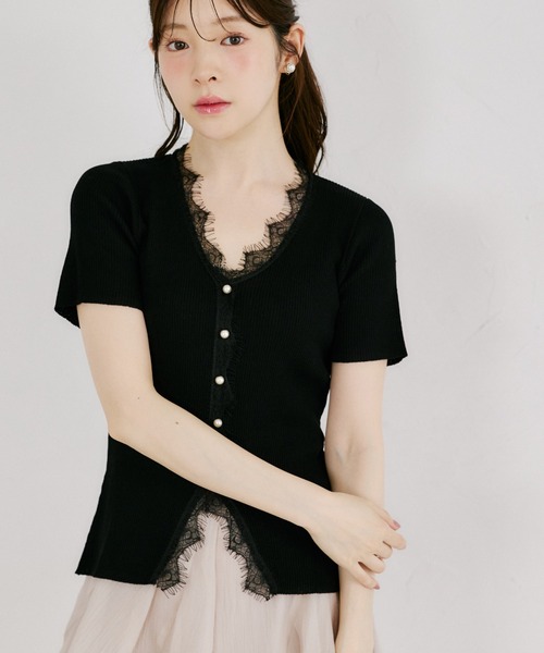 tocco closet(トッコ クローゼット)の「フロントパール付きレース装飾カーディガン風リブニットプルオーバー(ニット/セーター・レディース・モカ/ブラック/ピンクベージュ・M)」の1枚目の写真