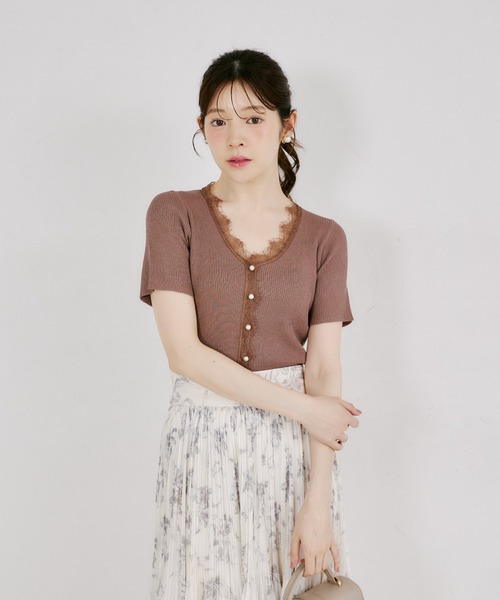 tocco closet(トッコ クローゼット)の「フロントパール付きレース装飾カーディガン風リブニットプルオーバー(ニット/セーター・レディース・モカ/ブラック/ピンクベージュ・M)」の10枚目の写真