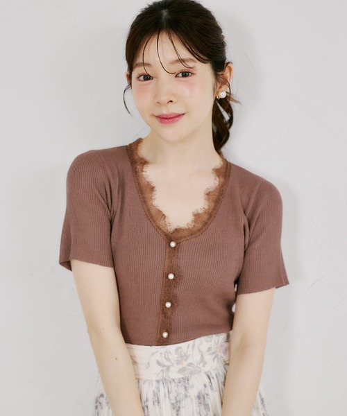 tocco closet(トッコ クローゼット)の「フロントパール付きレース装飾カーディガン風リブニットプルオーバー(ニット/セーター・レディース・モカ/ブラック/ピンクベージュ・M)」の11枚目の写真