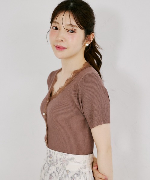 tocco closet(トッコ クローゼット)の「フロントパール付きレース装飾カーディガン風リブニットプルオーバー(ニット/セーター・レディース・モカ/ブラック/ピンクベージュ・M)」の12枚目の写真
