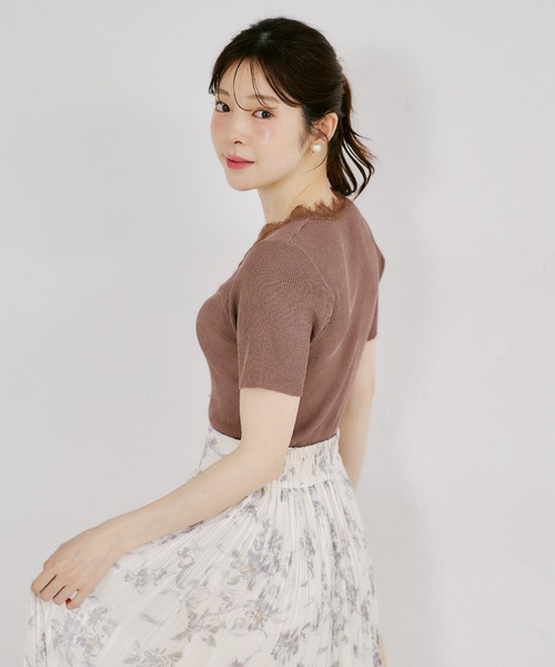 tocco closet(トッコ クローゼット)の「フロントパール付きレース装飾カーディガン風リブニットプルオーバー(ニット/セーター・レディース・モカ/ブラック/ピンクベージュ・M)」の13枚目の写真