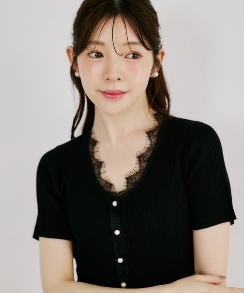 tocco closet(トッコ クローゼット)の「フロントパール付きレース装飾カーディガン風リブニットプルオーバー(ニット/セーター・レディース・モカ/ブラック/ピンクベージュ・M)」の16枚目の写真
