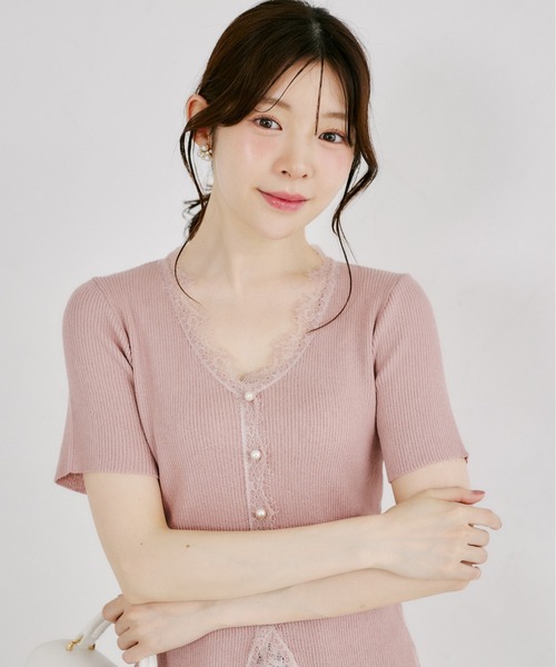 tocco closet(トッコ クローゼット)の「フロントパール付きレース装飾カーディガン風リブニットプルオーバー(ニット/セーター・レディース・モカ/ブラック/ピンクベージュ・M)」の7枚目の写真