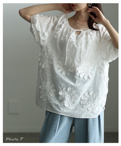 Sawa a la mode(サワアラモード)の「立体花柄レース刺繍パフスリーブブラウス(シャツ/ブラウス・レディース・ブラック/ホワイト・FREE)」の3枚目の写真