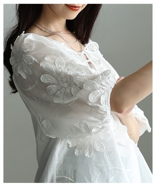 Sawa a la mode(サワアラモード)の「立体花柄レース刺繍パフスリーブブラウス(シャツ/ブラウス・レディース・ブラック/ホワイト・FREE)」の11枚目の写真
