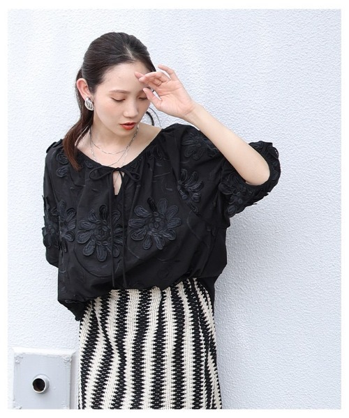 Sawa a la mode(サワアラモード)の「立体花柄レース刺繍パフスリーブブラウス(シャツ/ブラウス・レディース・ブラック/ホワイト・FREE)」の15枚目の写真