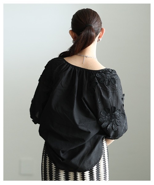 Sawa a la mode(サワアラモード)の「立体花柄レース刺繍パフスリーブブラウス(シャツ/ブラウス・レディース・ブラック/ホワイト・FREE)」の19枚目の写真