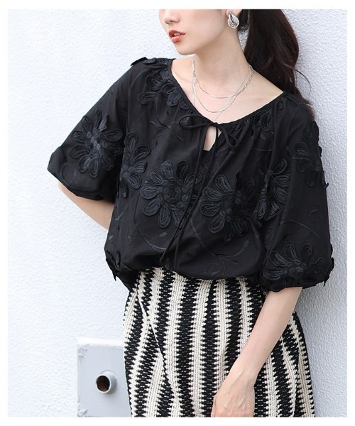 Sawa a la mode(サワアラモード)の「立体花柄レース刺繍パフスリーブブラウス(シャツ/ブラウス・レディース・ブラック/ホワイト・FREE)」の21枚目の写真