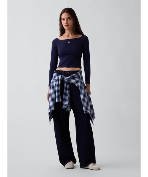 GAP(ギャップ)の「CloseKnit Jersey Gap Logo Off-Shoulder Crop T-Shirt(Tシャツ/カットソー・レディース・グレー/ホワイト/ブラック/ネイビー・XL/L/M/S/XS/XXS)」の10枚目の写真