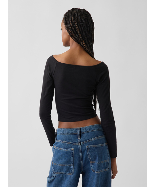 GAP(ギャップ)の「CloseKnit Jersey Gap Logo Off-Shoulder Crop T-Shirt(Tシャツ/カットソー・レディース・グレー/ホワイト/ブラック/ネイビー・XL/L/M/S/XS/XXS)」の5枚目の写真