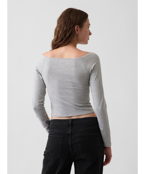 GAP(ギャップ)の「CloseKnit Jersey Gap Logo Off-Shoulder Crop T-Shirt(Tシャツ/カットソー・レディース・グレー/ホワイト/ブラック/ネイビー・XL/L/M/S/XS/XXS)」の7枚目の写真