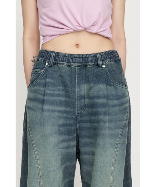 SLY(スライ)の「BARRELLEG DENIM LIKE SW PT バレルレッグデニムライクスウェットパンツ 秋服 冬服(スウェットパンツ・レディース・ブルー/ダークブルー・1/2)」の9枚目の写真