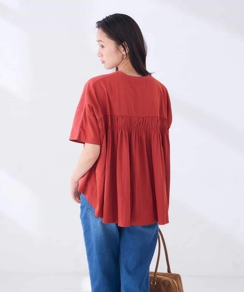 a.v.v（アーヴェヴェ）の「バックシャーリングTシャツ（Tシャツ/カットソー・レディース・ブラック/カーキ/オレンジ・40/38）」の3枚目の写真
