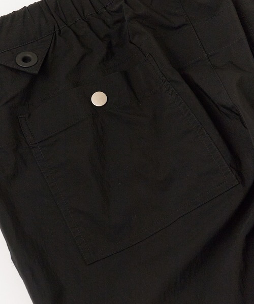 WHITE MOUNTAINEERING（ホワイトマウンテニアリング）の「White Mountaineering/ × Dickies/ WM×Dickies TAPERED PANTS 秋服 冬服（チノパンツ・メンズ・ブラック・2）」の10枚目の写真