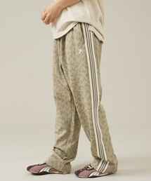 ELEY KISHIMOTO(イーリーキシモト)の「【ELEY KISHIMOTO×FILA】イーリーキシモト×フィラ トラックパンツ / ユニセックス / SM6FCU708(その他パンツ)」