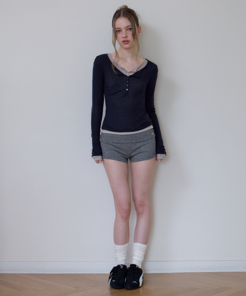 ROSEFRANTZ（ロゼフランツ）の「Henley Neck Layered Long Sleeve [Navy]（Tシャツ/カットソー・レディース・ネイビー・OS）」の4枚目の写真