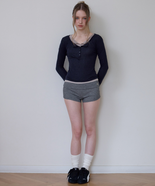 ROSEFRANTZ（ロゼフランツ）の「Henley Neck Layered Long Sleeve [Navy]（Tシャツ/カットソー・レディース・ネイビー・OS）」の5枚目の写真
