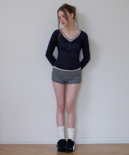 ROSEFRANTZ（ロゼフランツ）の「Henley Neck Layered Long Sleeve [Navy]（Tシャツ/カットソー・レディース・ネイビー・OS）」の6枚目の写真
