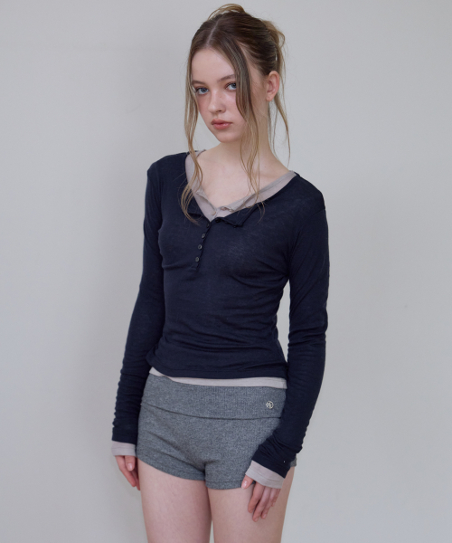 ROSEFRANTZ（ロゼフランツ）の「Henley Neck Layered Long Sleeve [Navy]（Tシャツ/カットソー・レディース・ネイビー・OS）」の10枚目の写真