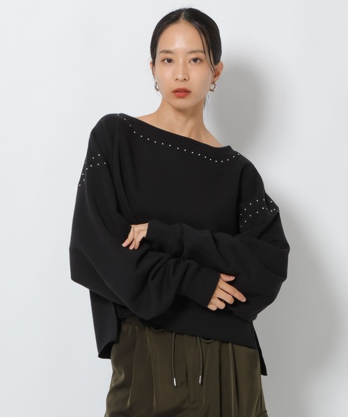 HEREIAM(ヘレイアム)の「【HEREIAM】スタッズオフショルスウェット(スウェット・レディース・カーキ/オフホワイト/ブラック・FREE)」の1枚目の写真