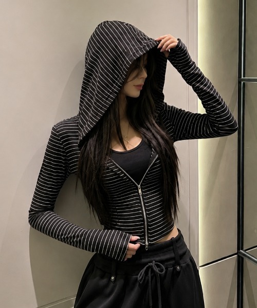 Achic(アシック)の「レイヤードフーディージップトップス(パーカー・レディース・ブラック系/ブラウン/ブラック・M)」の5枚目の写真