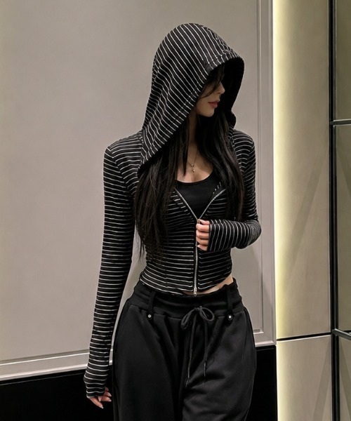 Achic(アシック)の「レイヤードフーディージップトップス(パーカー・レディース・ブラック系/ブラウン/ブラック・M)」の17枚目の写真