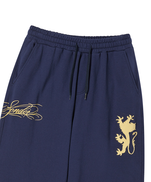 PRENDA（プレンダ）の「LION SCRIPT ワイドスウェットパンツ ネイビー（スウェットパンツ・レディース・その他・MEDIUM/SMALL）」の5枚目の写真