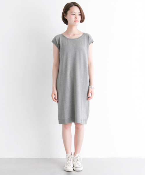URBAN RESEARCH（アーバンリサーチ）の「UR TRベア裏毛クルーネックワンピース	（ワンピース・レディース・グレー/ネイビー・FREE）」の5枚目の写真