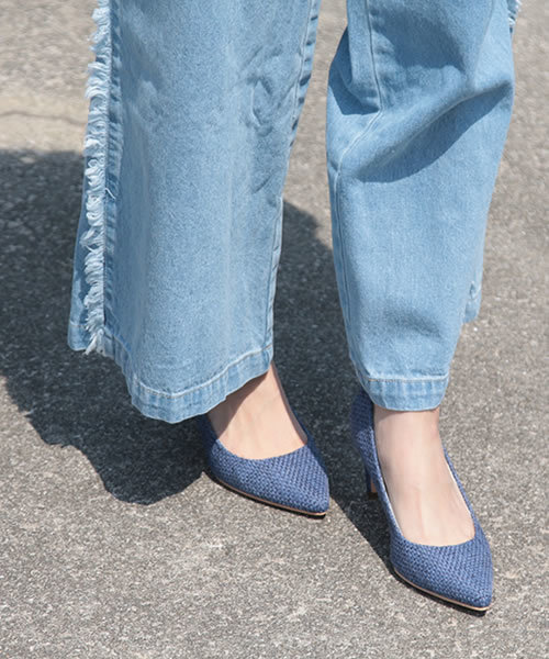 SESTO（セスト）の「7cmストレートヒールのスエード素材美脚ポインテッドトゥパンプス（パンプス・レディース・グレイッシュベージュ/パイソン/ブラック/ダークベージュ/グレー/ブルー/ネイビー/イエロー/ピンク/レッド/その他/ライトグレー/ブラック系その他/ブラック系その他2/グレー系その他/イエロー系その他/オレンジ系その他/ブルー系その他/ホワイト系その他・23.0cm/22.0cm/25.5cm/24.5cm/24.0cm/22.5cm/23.5cm）」の13枚目の写真