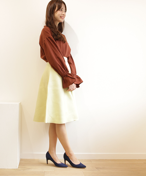 SESTO（セスト）の「7cmストレートヒールのスエード素材美脚ポインテッドトゥパンプス（パンプス・レディース・グレイッシュベージュ/パイソン/ブラック/ダークベージュ/グレー/ブルー/ネイビー/イエロー/ピンク/レッド/その他/ライトグレー/ブラック系その他/ブラック系その他2/グレー系その他/イエロー系その他/オレンジ系その他/ブルー系その他/ホワイト系その他・23.0cm/22.0cm/25.5cm/24.5cm/24.0cm/22.5cm/23.5cm）」の11枚目の写真