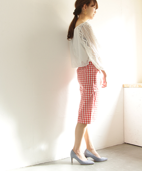 SESTO（セスト）の「7cmストレートヒールのスエード素材美脚ポインテッドトゥパンプス（パンプス・レディース・グレイッシュベージュ/パイソン/ブラック/ダークベージュ/グレー/ブルー/ネイビー/イエロー/ピンク/レッド/その他/ライトグレー/ブラック系その他/ブラック系その他2/グレー系その他/イエロー系その他/オレンジ系その他/ブルー系その他/ホワイト系その他・23.0cm/22.0cm/25.5cm/24.5cm/24.0cm/22.5cm/23.5cm）」の12枚目の写真