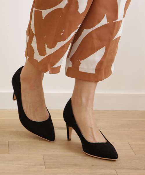 SESTO（セスト）の「7cmストレートヒールのスエード素材美脚ポインテッドトゥパンプス（パンプス・レディース・グレイッシュベージュ/パイソン/ブラック/ダークベージュ/グレー/ブルー/ネイビー/イエロー/ピンク/レッド/その他/ライトグレー/ブラック系その他/ブラック系その他2/グレー系その他/イエロー系その他/オレンジ系その他/ブルー系その他/ホワイト系その他・23.0cm/22.0cm/25.5cm/24.5cm/24.0cm/22.5cm/23.5cm）」の20枚目の写真