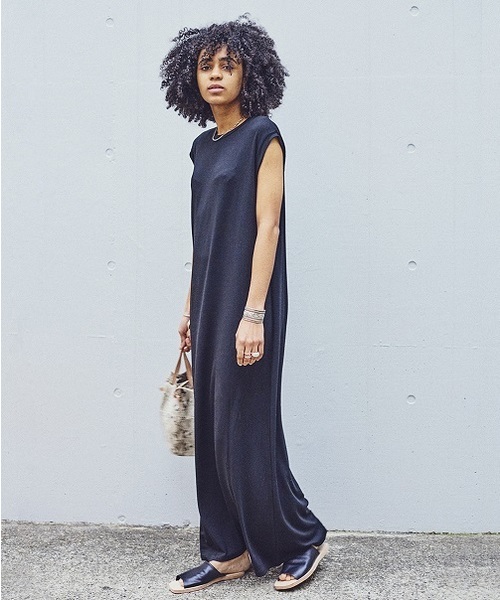 TODAYFUL（トゥデイフル）の「バッグスリットワンピース（ワンピース・レディース・ブラック/グレイッシュベージュ/オレンジ・38inch/36inch）」の4枚目の写真