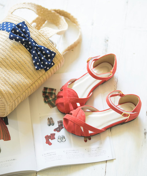 menue（メヌエ）の「キッズ ベルクロ ローウェッジ ストラップ サンダル（サンダル・キッズ・マスタード/ブルー系その他/グレー系その他/キャメル/ピンク/ホワイト/コーラルピンク/イエロー系その他/ブラック/グレイッシュベージュ/ブラウン/レッド・17cm/15cm/16cm/20cm/21.0cm/19cm/18cm）」の12枚目の写真