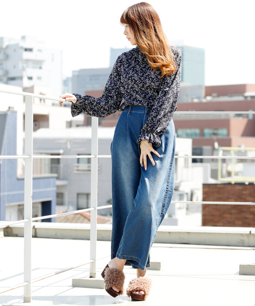 RAY CASSIN（レイカズン）の「シャーリングハイネック小花柄ブラウス（シャツ/ブラウス・レディース・ブラック/ネイビー/グリーン/オフホワイト・FREE）」の13枚目の写真