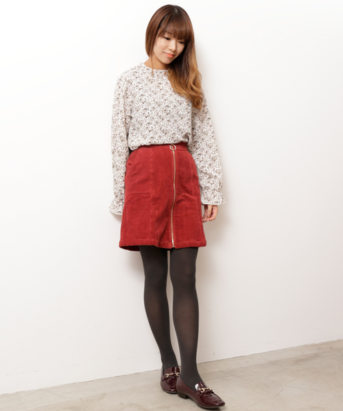 RAY CASSIN（レイカズン）の「シャーリングハイネック小花柄ブラウス（シャツ/ブラウス・レディース・ブラック/ネイビー/グリーン/オフホワイト・FREE）」の16枚目の写真