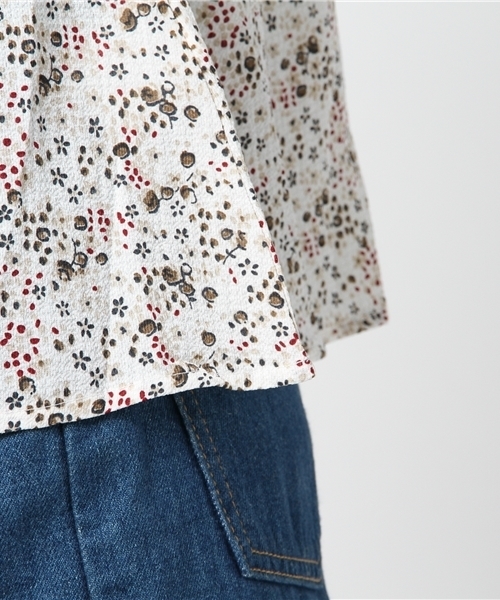 RAY CASSIN（レイカズン）の「シャーリングハイネック小花柄ブラウス（シャツ/ブラウス・レディース・ブラック/ネイビー/グリーン/オフホワイト・FREE）」の6枚目の写真