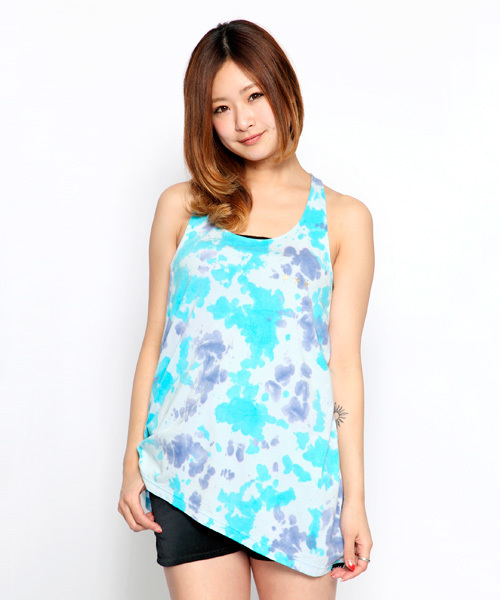 X-girl（エックスガール）の「TIE-DYE TANK TOP（タンクトップ・レディース・マルチ/ブラック/ブルー・1/2）」の3枚目の写真