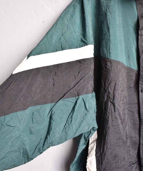 NIKE(ナイキ)の「【ヴィンテージ古着】NIKE/ナイキ フルジップ ナイロンジャケット(ナイロンジャケット・メンズ・グリーン・XX-LARGE)」の2枚目の写真