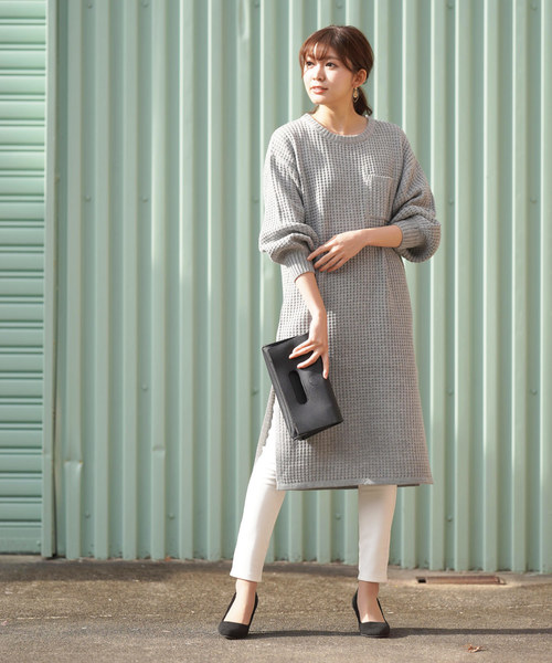 rps（アールピーエス）の「ワッフル編みボリューム袖ニットワンピース（ワンピース・レディース・ブラック/アイボリー/杢グレー・M）」の4枚目の写真