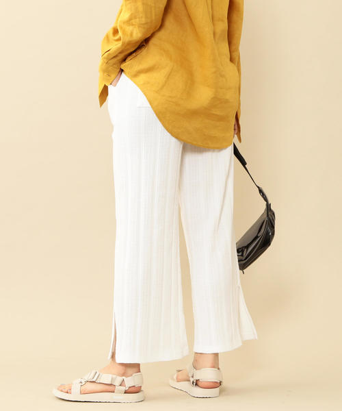 BEAUTY&YOUTH UNITED ARROWS（ビューティーアンドユースユナイテッドアローズ）の「【WEB限定】by※∴ リブジャカードスリットワイドパンツ -手洗い可能-о（その他パンツ・レディース・オフホワイト/オリーブ/ブラック・FREE）」の2枚目の写真