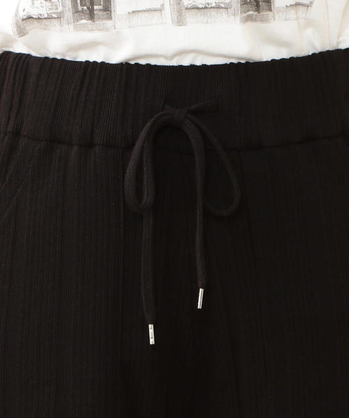 BEAUTY&YOUTH UNITED ARROWS（ビューティーアンドユースユナイテッドアローズ）の「【WEB限定】by※∴ リブジャカードスリットワイドパンツ -手洗い可能-о（その他パンツ・レディース・オフホワイト/オリーブ/ブラック・FREE）」の4枚目の写真