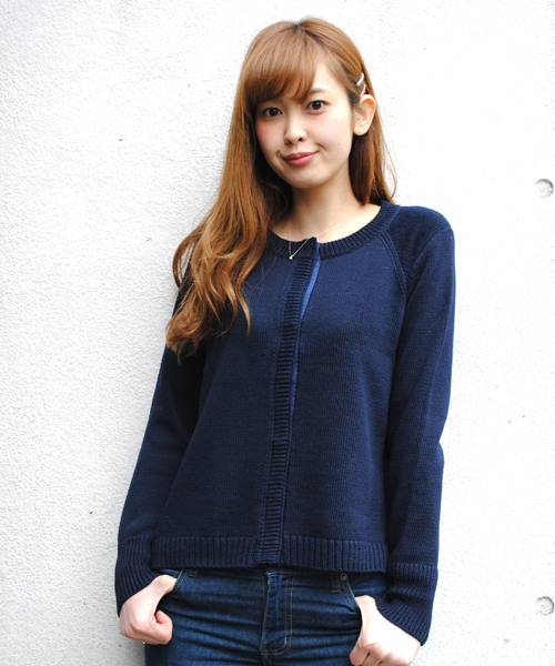 SILAS(サイラス)の「SLIT KNIT CARDIGAN(カーディガン/ボレロ・レディース・ホワイト/ネイビー・ONE SIZE)」の2枚目の写真