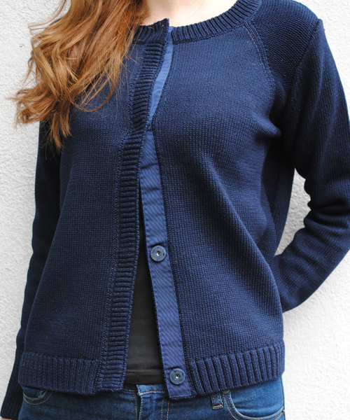 SILAS(サイラス)の「SLIT KNIT CARDIGAN(カーディガン/ボレロ・レディース・ホワイト/ネイビー・ONE SIZE)」の4枚目の写真