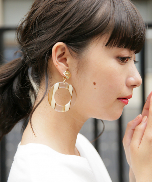 LOWRYS FARM（ローリーズファーム）の「オオブリリングイヤリング　839012（イヤリング・レディース・ベージュ/ブラウン/オフホワイト・FREE）」の3枚目の写真